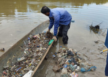 Emisi Plastik dan Nelayan Ambai di Sungai Bagok