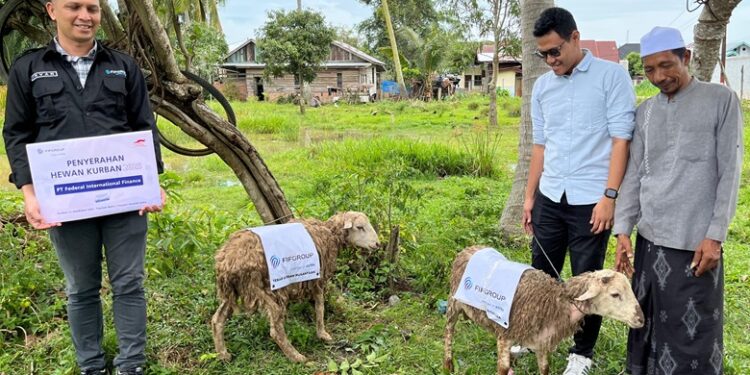 Rayakan Idul Adha, FIFGROUP Cabang Aceh Timur Berbagi Kurban