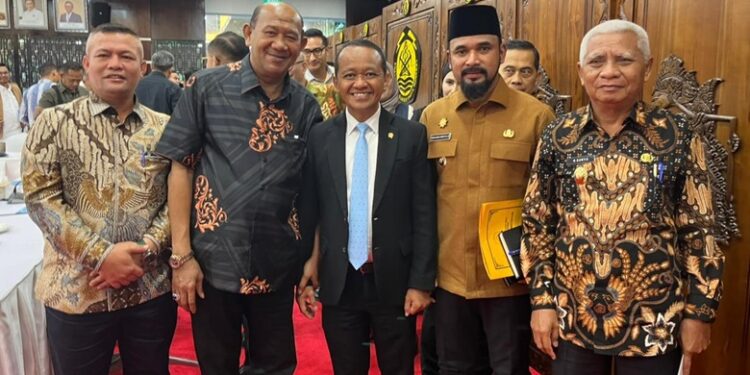 Kepada Menteri ESDM, Bupati Al- Farlaky Paparkan Kondisi Lapangan Minyak Rakyat Aceh Timur