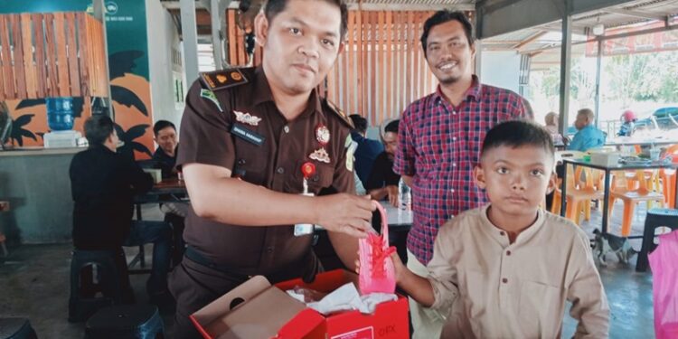 Kejari Aceh Timur Support Anak Berprestasi