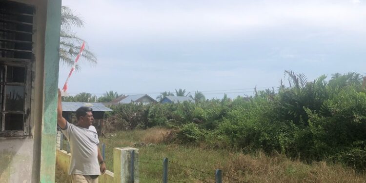 Ketua Komite Sekolah Minta Pemerintah Tangani Lahan bersemak di Sekitar Sekolah