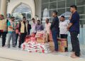 Mahasiswa KKM UNIKI Bersihkan Meunasah dan Rumah Warga Pante Gajah Pasca Banjir