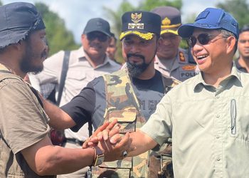 Bupati Al-Farlaky Sambut Mendagri di Lokop, Paparkan Kondisi Pascabanjir