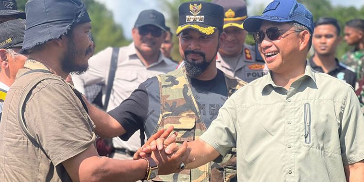 Bupati Al-Farlaky Sambut Mendagri di Lokop, Paparkan Kondisi Pascabanjir