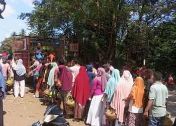 Pasca Banjir Aceh : Aksi Emak-Emak Hadang Mobil Pengangkut LPG