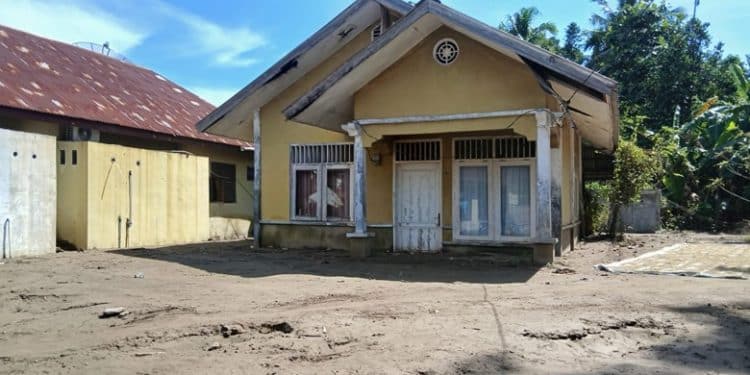 Masyarakat Samalanga Butuh Alat Berat Bersihkan Rumah Tertimbun Lumpur