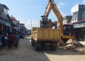 PPN Idi Kerahkan Alat Berat Bersihkan Sampah Banjir di Kota Idi
