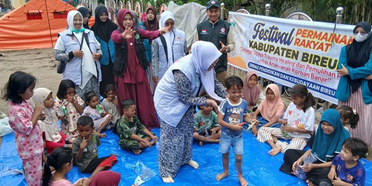 Tim Satgas Bencana Gelar Trauma Hiling Bagi Anak Pengungsi di Kapa