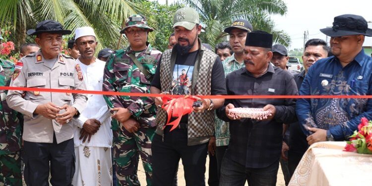 Bupati Al- Farlaky Resmikan Jembatan Bailey di Baroh Bugeng Bagok