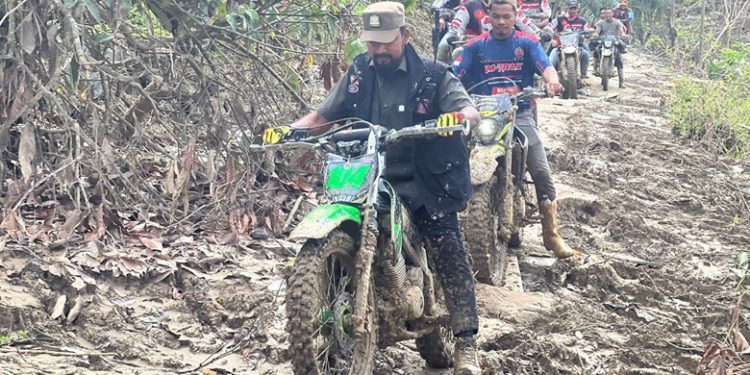 Bupati Al-Farlaky Lewati Akhir Tahun 2025 Bersama Pengungsi