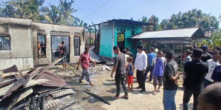 Dua Rumah Warga Cot Bada Baroh Bireuen Ludes Terbakar