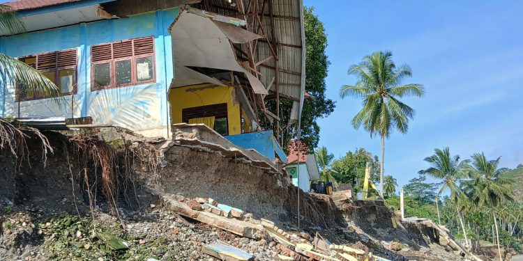 Diterjang Banjir Bandang, Tiga Ruang Belajar SDN 14 Juli Hilang Jadi Sungai