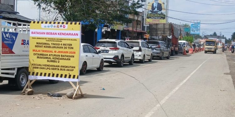 Kendaraan Melintas Jembatan Bailey Kutablang Maksimal Dua Sumbu
