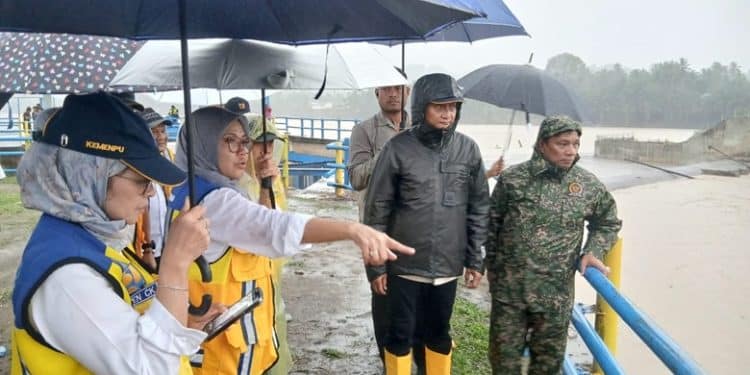 Menteri PU dan HRD Lihat Kerusakan Bendung Irigasi PP