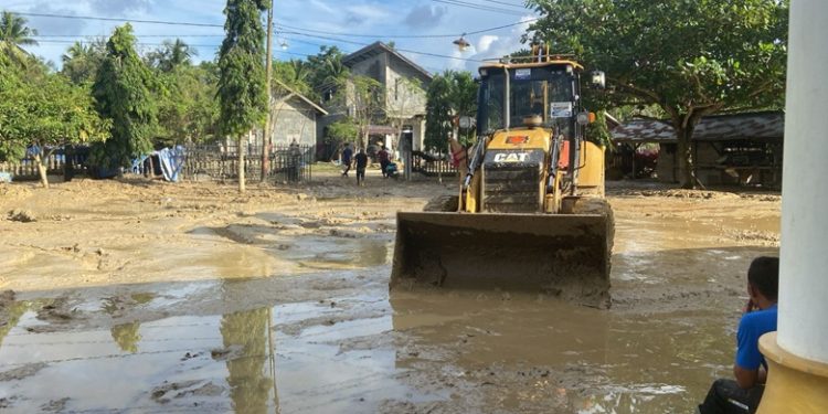 Pulihkan Akses Pasca Banjir Medco E&P Malaka Kerahkan Puluhan Alat Berat