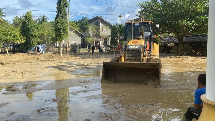 Pulihkan Akses Pasca Banjir Medco E&P Malaka Kerahkan Puluhan Alat Berat