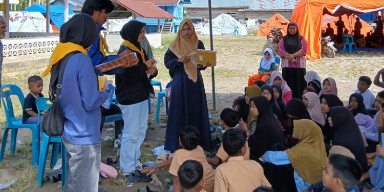 Relawan Mapala ALASKA Umuslim Pastikan Anak-anak Bireuen Tetap Belajar
