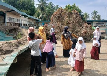 Puluhan Murid SDN 5 Peusangan Masih Belajar di Tenda