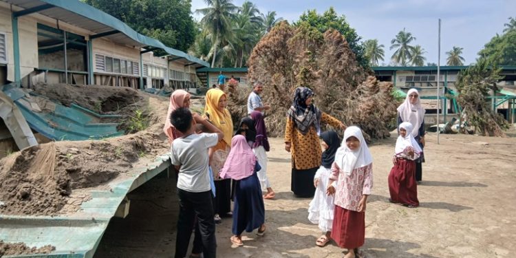 Puluhan Murid SDN 5 Peusangan Masih Belajar di Tenda