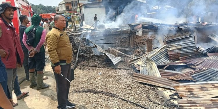 Tiga Belas Pintu Ruko di Aceh Timur Ludes Terbakar