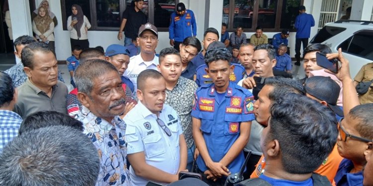 Seratusan Personel BPBD Geruduk Kantor Dewan Bireuen