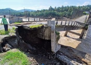 Dampak Banjir Jembatan Alue Limeng Bireuen Ambruk