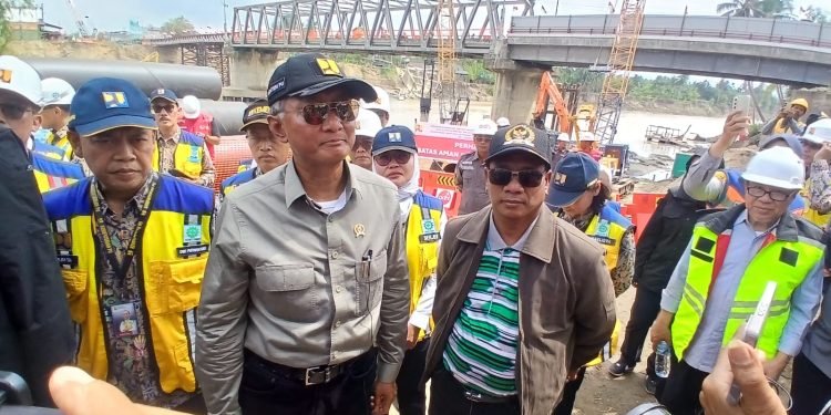 Menteri PU Tinjau Pemancangan Perdana Pilar Jembatan Baru Kutablang