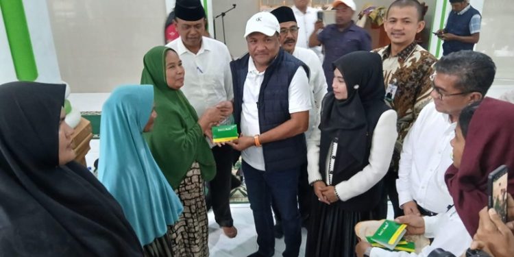 YFHI Serah Bantuan Tunai Untuk 314 KK Korban Banjir di Bireuen