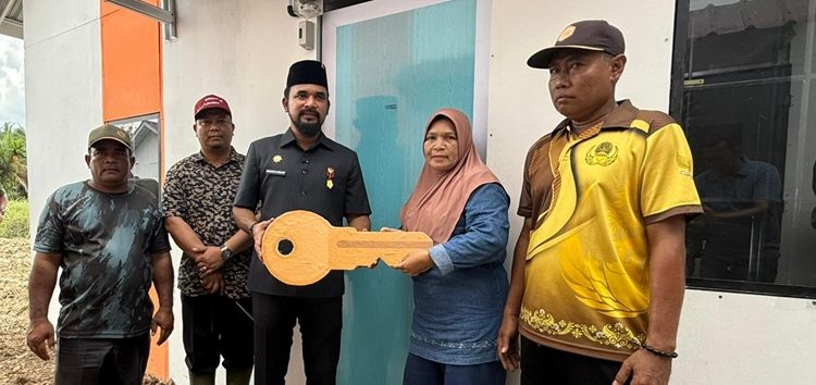 Bupati Al-Farlaky Pastikan Warga Terdampak Banjir Bisa Berpuasa dengan Aman