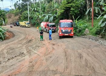 Jalan Licin Truk BBM Tujuan Takengon Terpeleset di Km 23