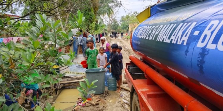 Medco E&P Malaka Distribusikan 1,13 Juta Liter Air ke Daerah Terdampak