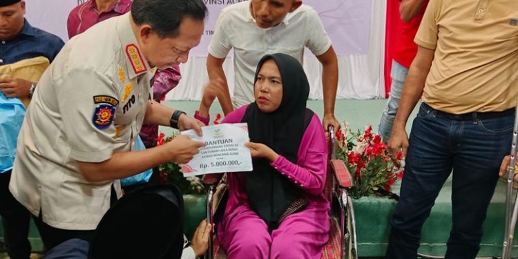 Mensos dan Mendagri Salurkan Bantuan Untuk Korban Banjir di Aceh Timur