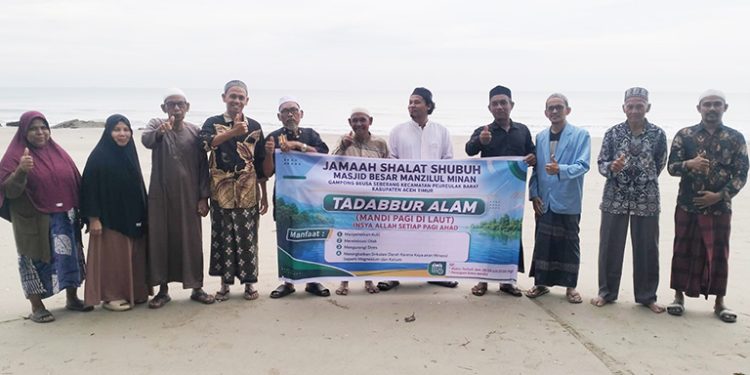 Akhir Pekan, Jamaah Subuh Masjid Manzilul Minan Perbar Tadabbur Alam ke Pantai