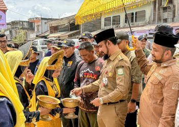 Bupati Al-Farlaky Resmikan Lanjutan Pengaspalan Jalan Kuta Binjei–Alue Ie Mirah