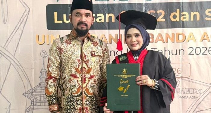 Ny Lismawani, Istri Bupati Al-Farlaky Raih Gelar Doktor