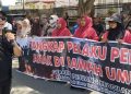 Pejuang Keadilan Demo di Depan Kejari Aceh Timur, Minta Tersangka Penganiayaan Anak Ditahan