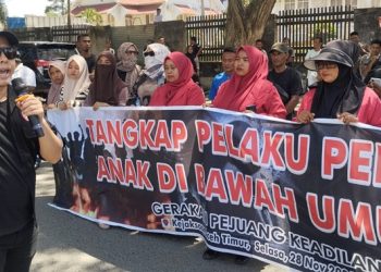 Pejuang Keadilan Demo di Depan Kejari Aceh Timur, Minta Tersangka Penganiayaan Anak Ditahan