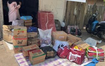 Bupati Al- Farlaky Salurkan Bantuan Masa Panik Untuk Korban Kebakaran Di Birem Bayeun