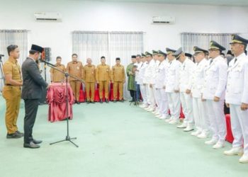 Penyegaran Birokrasi, Bupati Al- Farlaky Lantik 145 Pejabat Administrator dan Pengawas