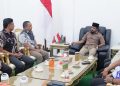 Terima Audiensi Bulog, Bupati Al- Farlaky Bahas Distribusi Beras