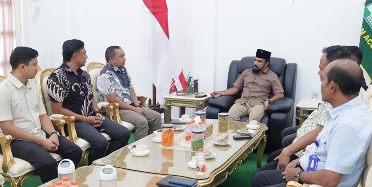 Terima Audiensi Bulog, Bupati Al- Farlaky Bahas Distribusi Beras