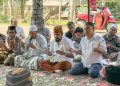 Bupati Al-Farlaky Melayat ke Rumah Empat Pelajar Tenggelam di Perairan Peudawa