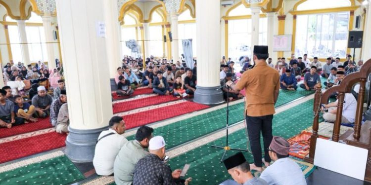 Gandeng BSI, Bupati Al-Farlaky Santuni 476 Anak Yatim di Ranto Peureulak