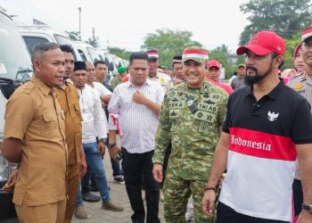 Bupati Al Farlaky Serahkan Simbolis 20 Mobil Truck untuk Koperasi Desa Merah Putih