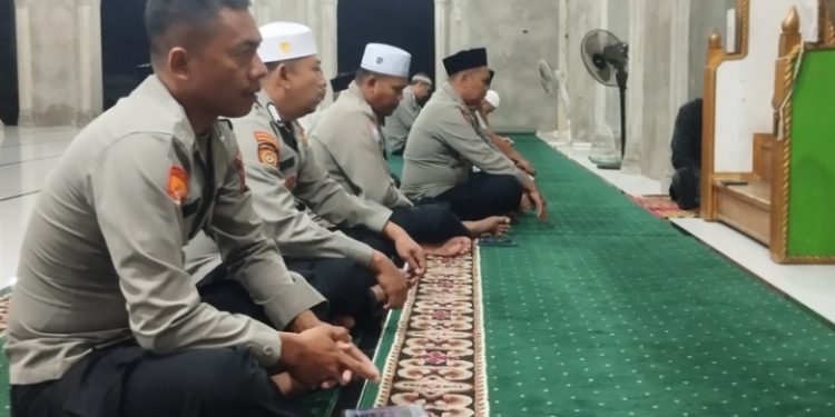 Kapolsek Nurussalam Safari Subuh Bersama Personel di Masjid Baitul Izati